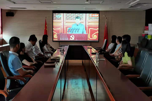 公司組織黨員與入黨積極分子觀(guān)看慶祝中國共產(chǎn)黨 成立100周年大會(huì )